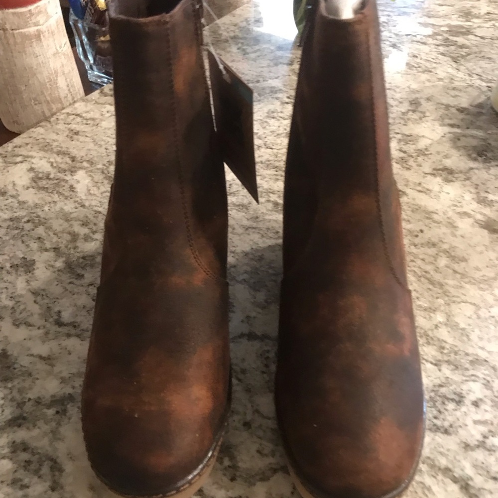 NEW … Muk Luks Distressed Brown Ankle Booties